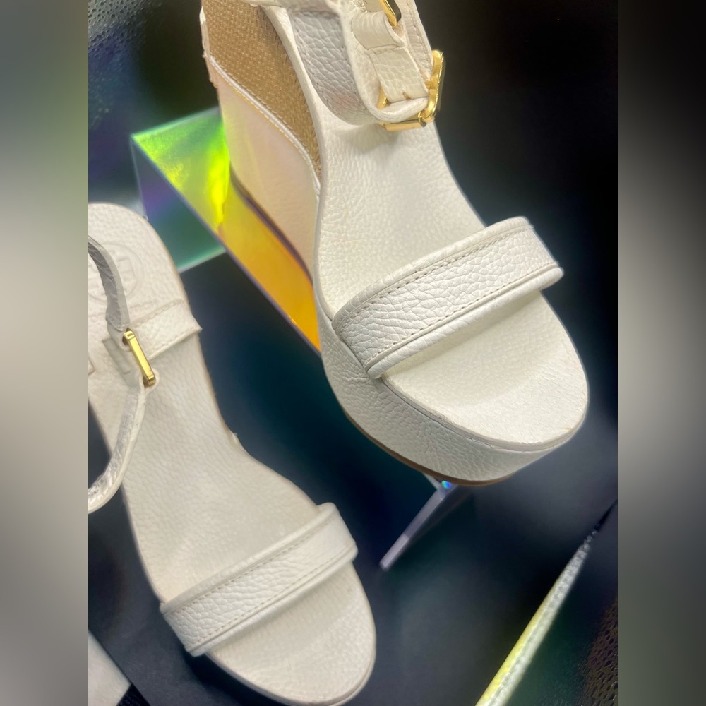 Tory Burch White Carlee Wedge size 9.5 Like new! - Picture 3 of 9